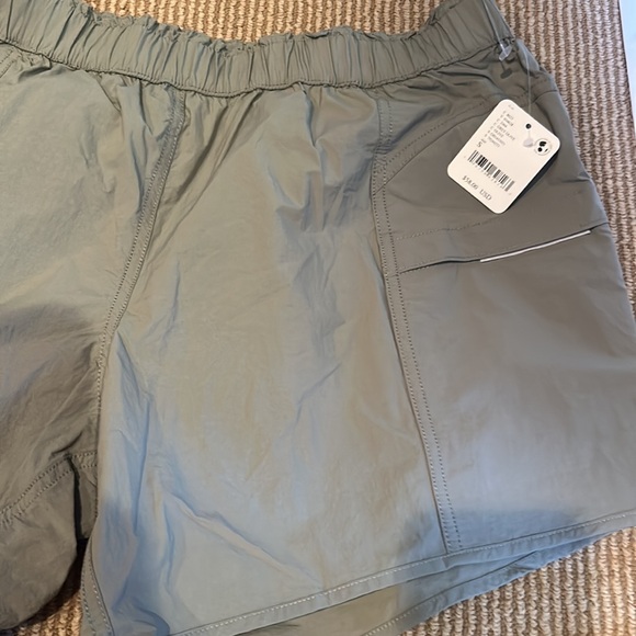 NWT FP MOVEMENT in the wild shorts in grey olive size small - Picture 9 of 16